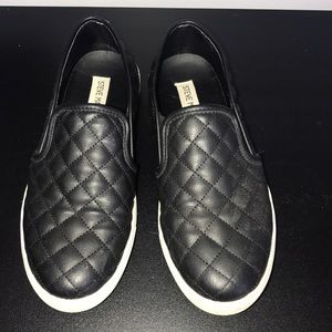 Steve Madden slide ons!! Worn a few times! Size:8